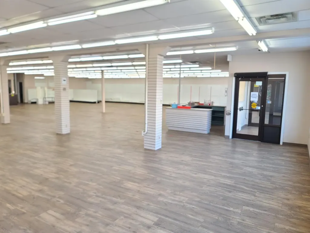 10013 100 Avenue Peace River AB T8S 2A5