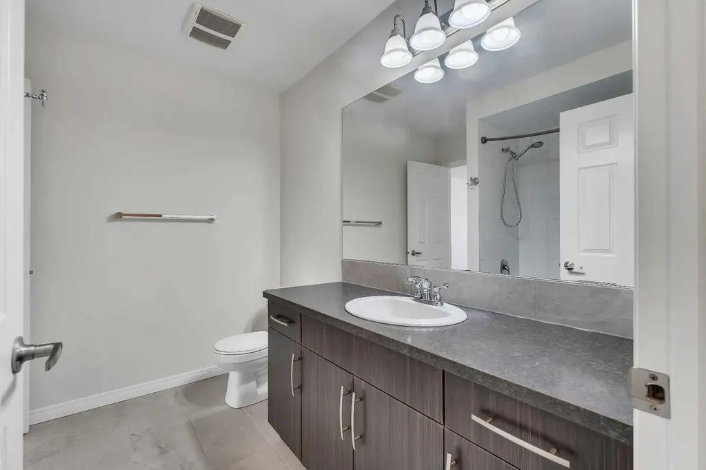 165 Windstone Avenue SW Airdrie AB T4B 3R3