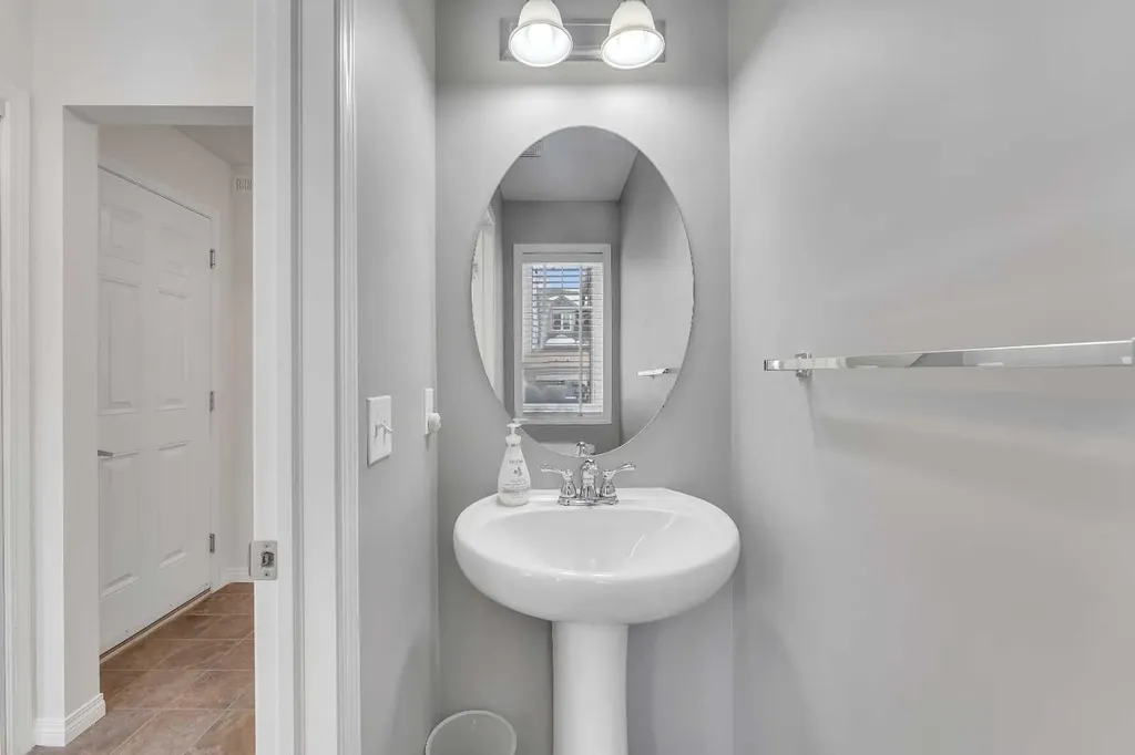 165 Windstone Avenue SW Airdrie AB T4B 3R3