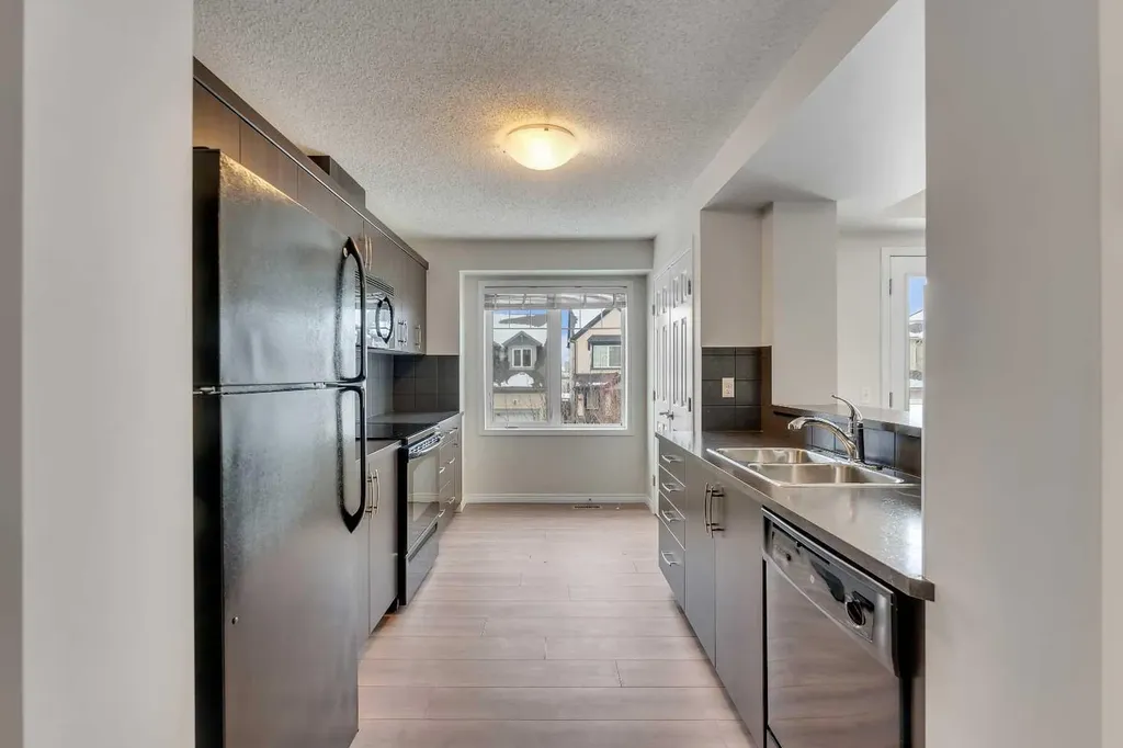 165 Windstone Avenue SW Airdrie AB T4B 3R3