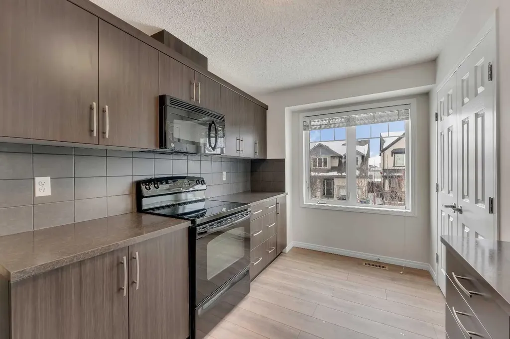 165 Windstone Avenue SW Airdrie AB T4B 3R3