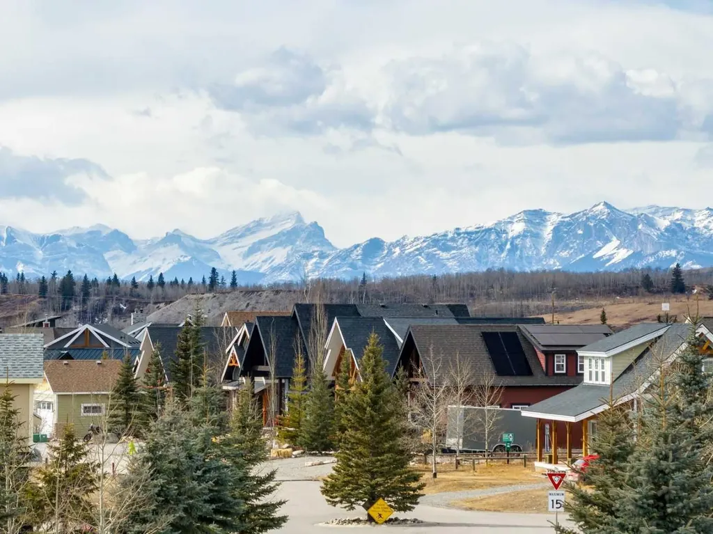 130 Cottageclub Court Rural Rocky View County AB T4C1B1
