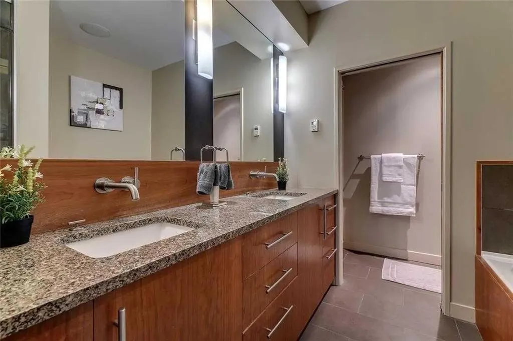 701 3 Avenue SW Calgary AB T2P 5R3