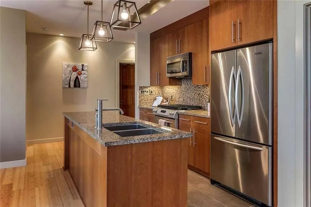 701 3 Avenue SW Calgary AB T2P 5R3