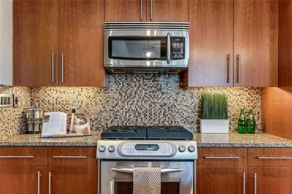 701 3 Avenue SW Calgary AB T2P 5R3