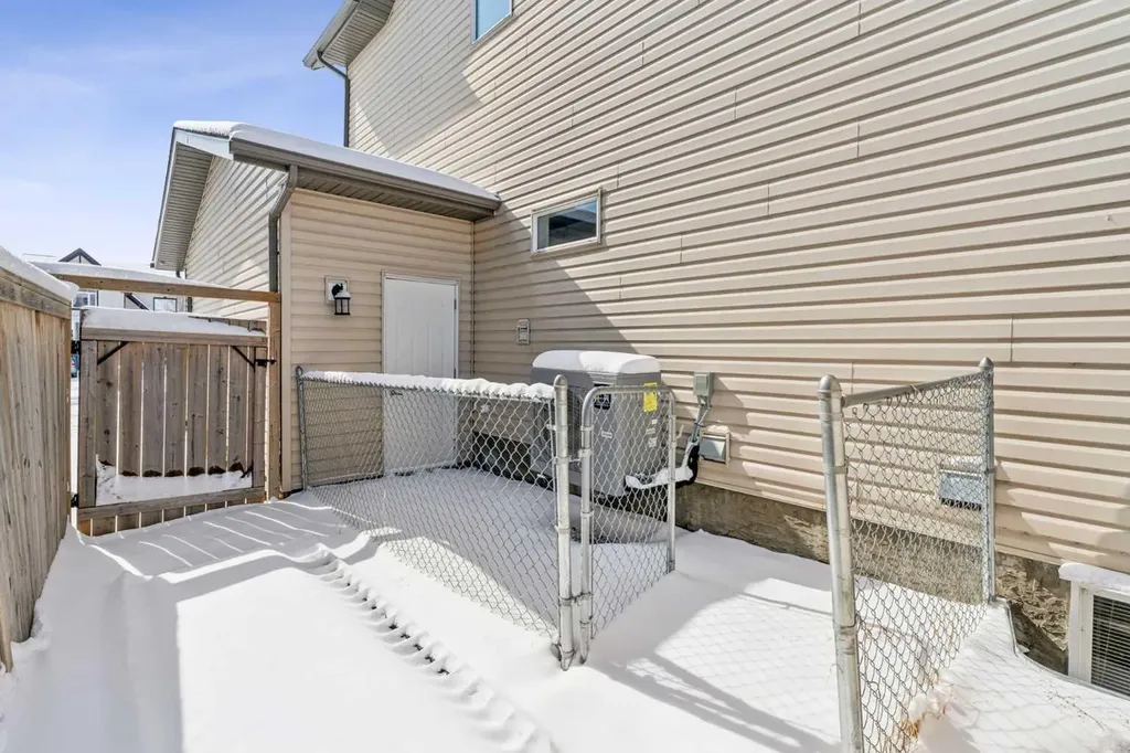 4 Drake Landing Gate Okotoks AB T1S 0E5