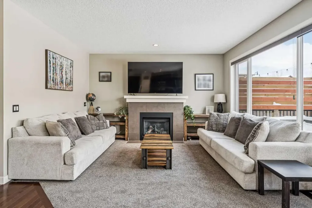 4 Drake Landing Gate Okotoks AB T1S 0E5