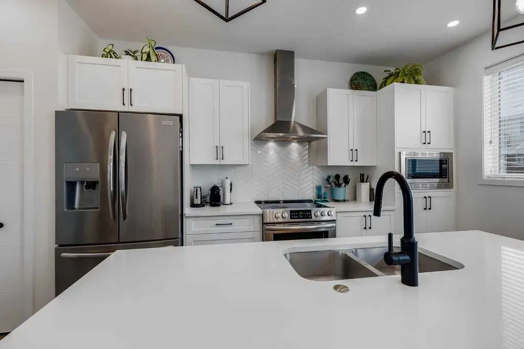 237 South Point Park SW Airdrie AB T4B 5G8