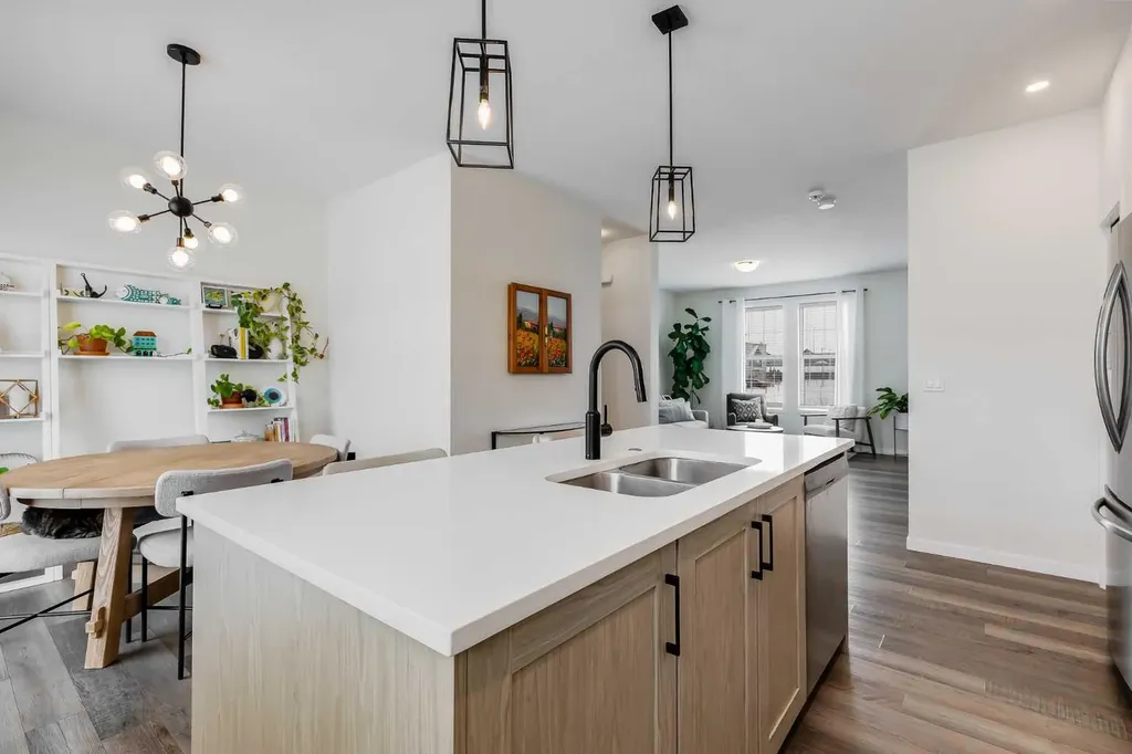 237 South Point Park SW Airdrie AB T4B 5G8