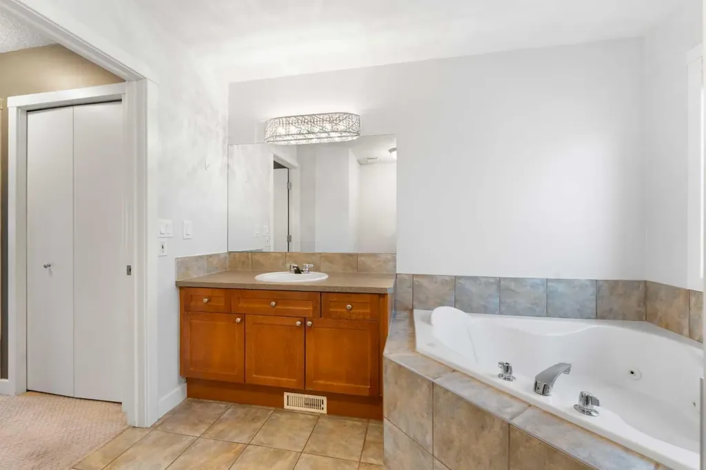 1620 27 Avenue SW Calgary AB T2T 1G6