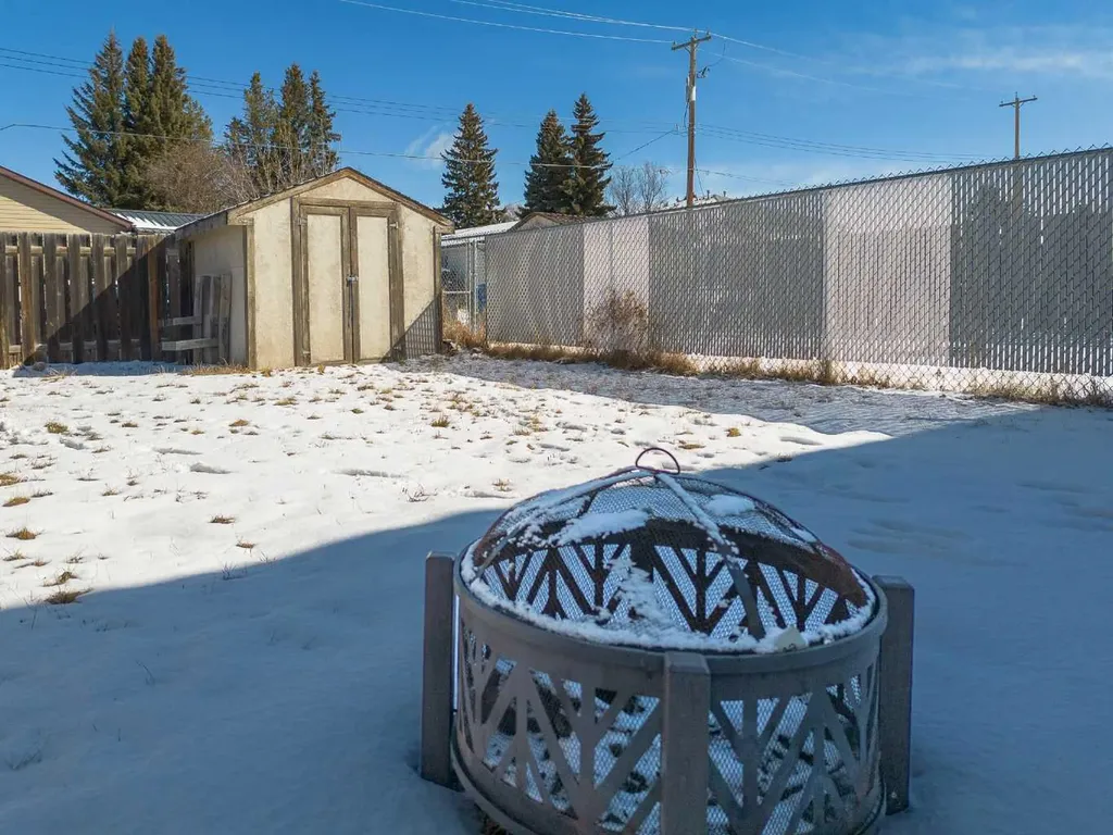 4506 45 Avenue Close Rocky Mountain House AB T4T 1W8
