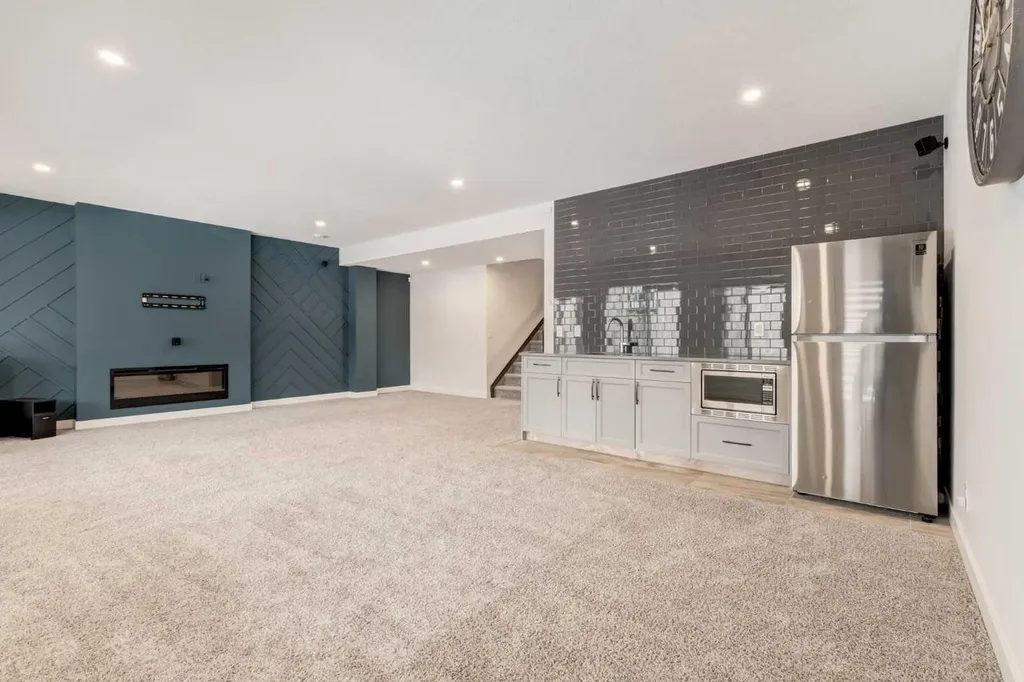 142 Cranbrook Park SE Calgary AB T3M 3C2