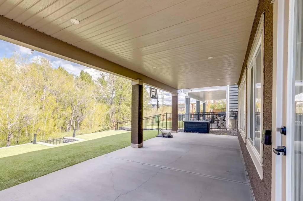 142 Cranbrook Park SE Calgary AB T3M 3C2