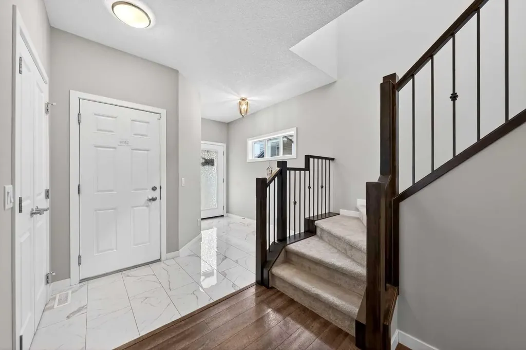 48 Carringvue Street NW Calgary AB T3P 1L7