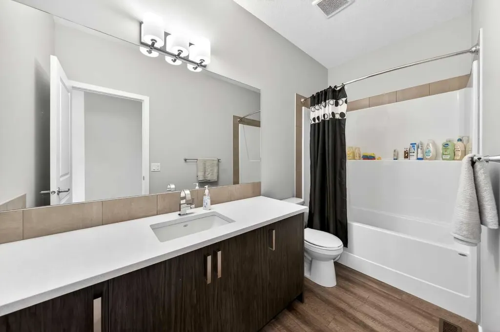 48 Carringvue Street NW Calgary AB T3P 1L7