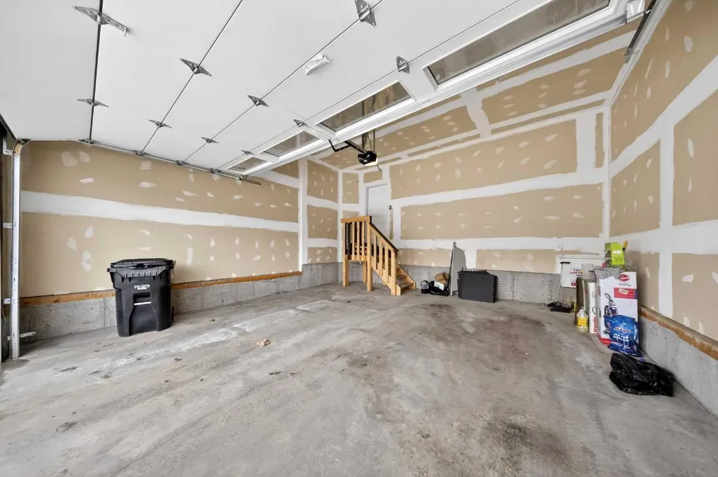 48 Carringvue Street NW Calgary AB T3P 1L7