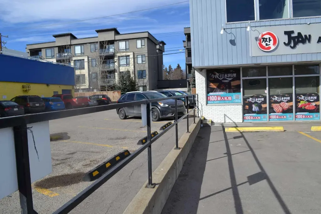 602 16 Avenue Calgary AB T2M 0J7