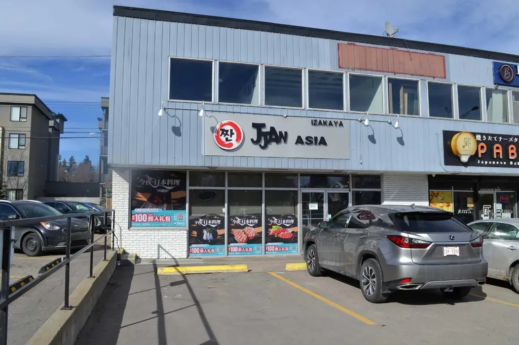 602 16 Avenue Calgary AB T2M 0J7