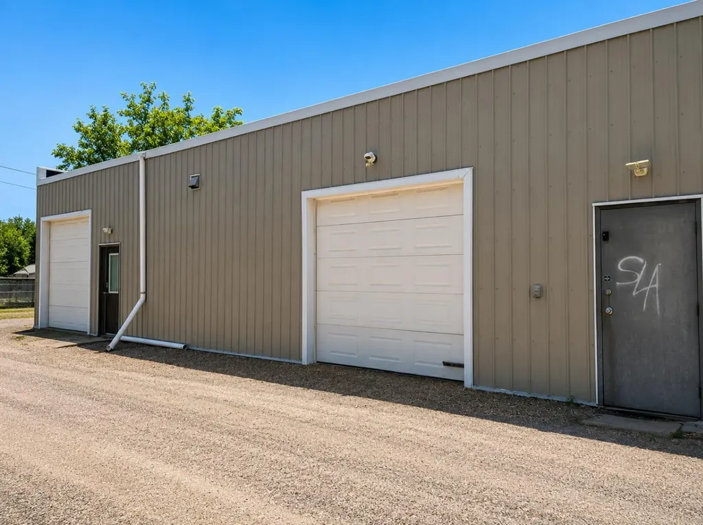 5203 51 Avenue Camrose AB T4V 3Y4