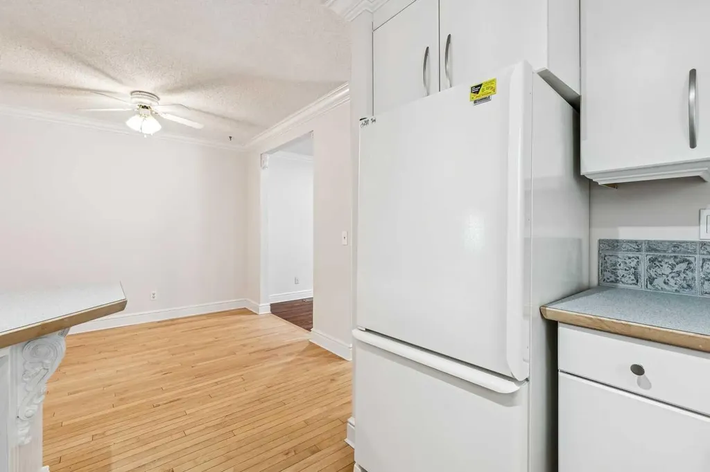 131 Woodglen Way SW Calgary AB T2W4C8