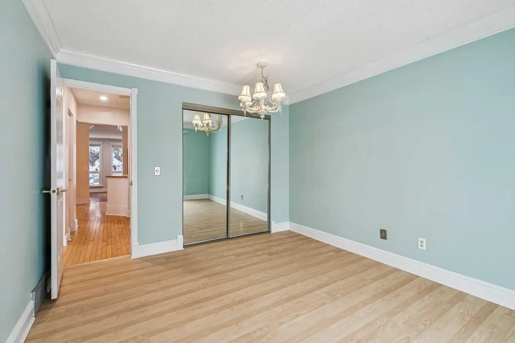 131 Woodglen Way SW Calgary AB T2W4C8