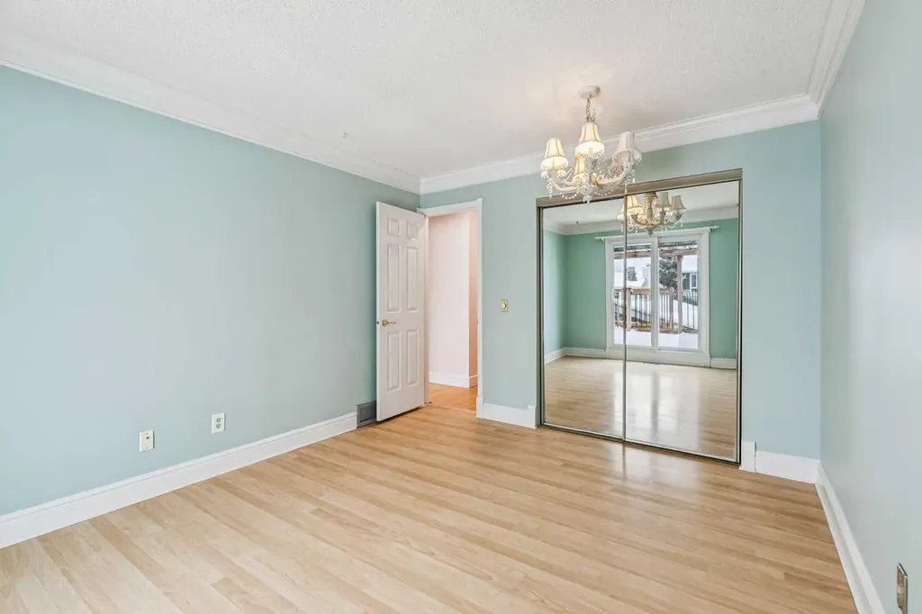 131 Woodglen Way SW Calgary AB T2W4C8