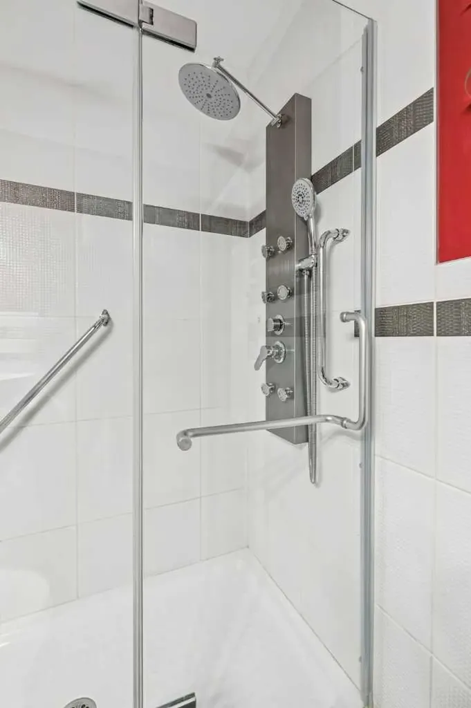131 Woodglen Way SW Calgary AB T2W4C8