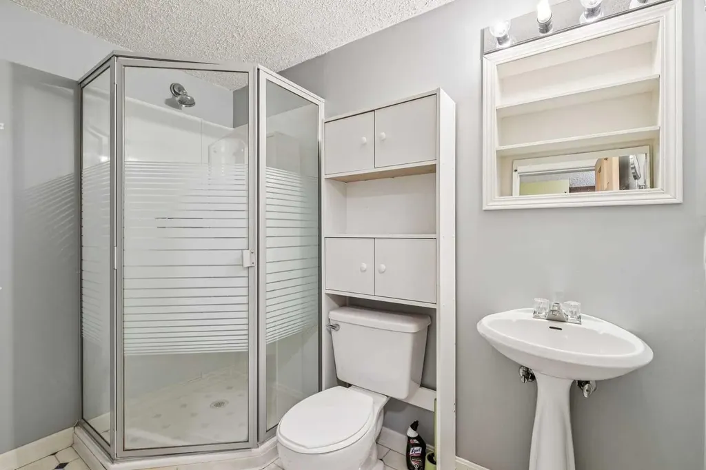 131 Woodglen Way SW Calgary AB T2W4C8