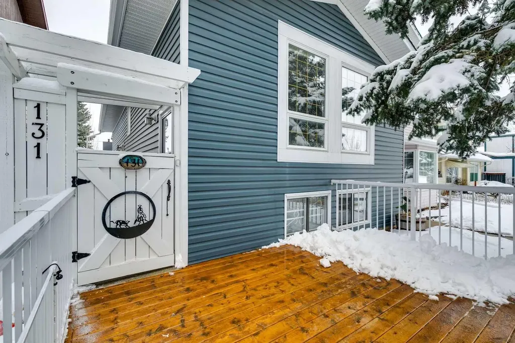 131 Woodglen Way SW Calgary AB T2W4C8