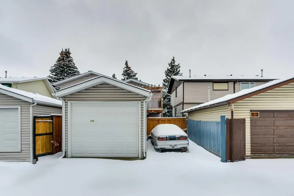 131 Woodglen Way SW Calgary AB T2W4C8