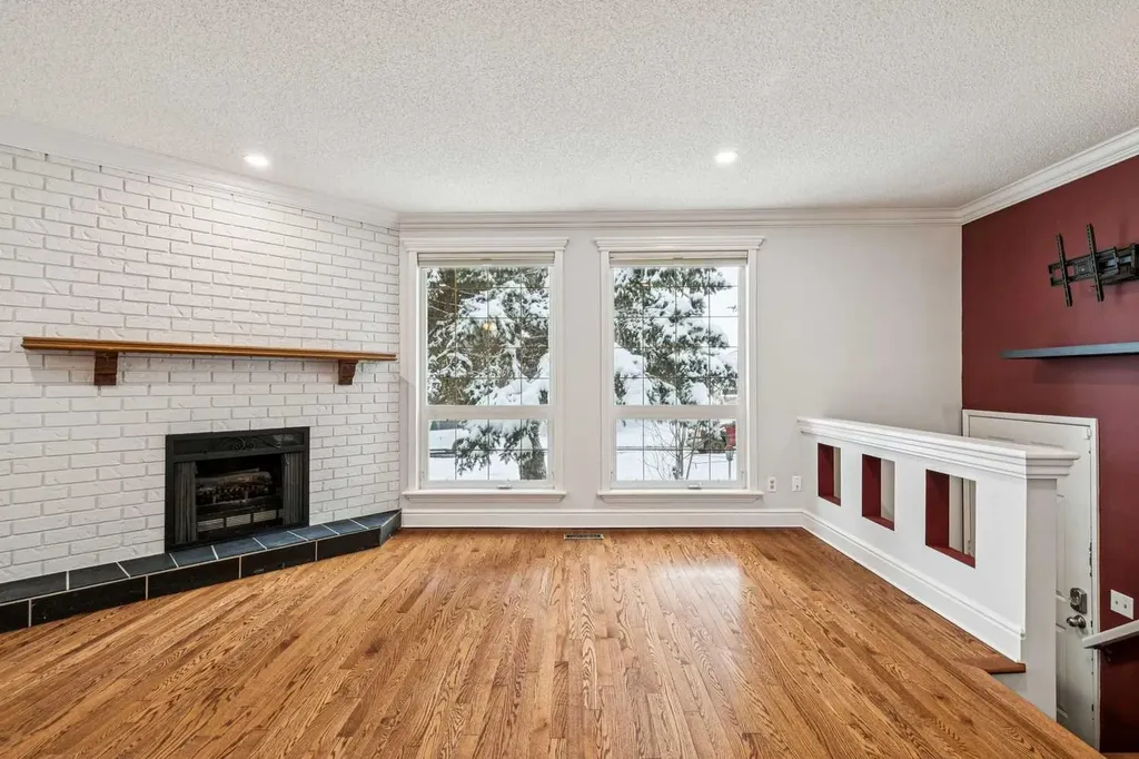 131 Woodglen Way SW Calgary AB T2W4C8