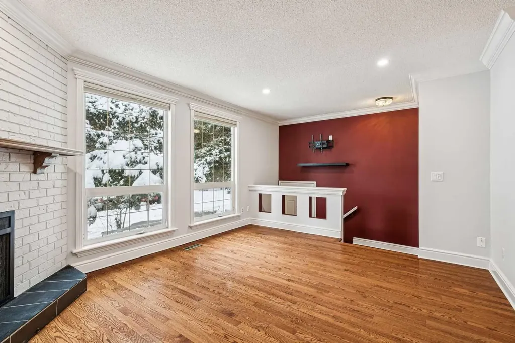 131 Woodglen Way SW Calgary AB T2W4C8