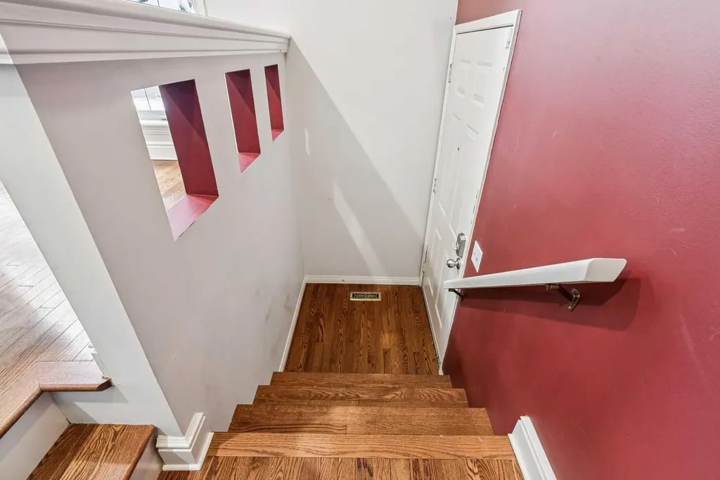 131 Woodglen Way SW Calgary AB T2W4C8