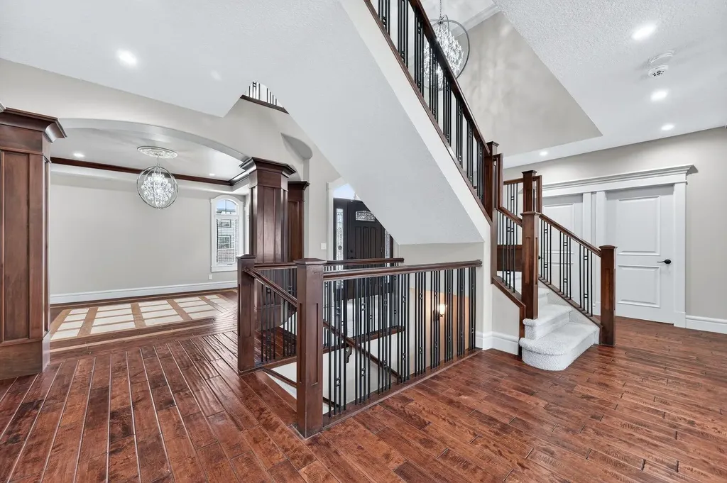 52 Wentworth Crescent SW Calgary AB T3H 0H1