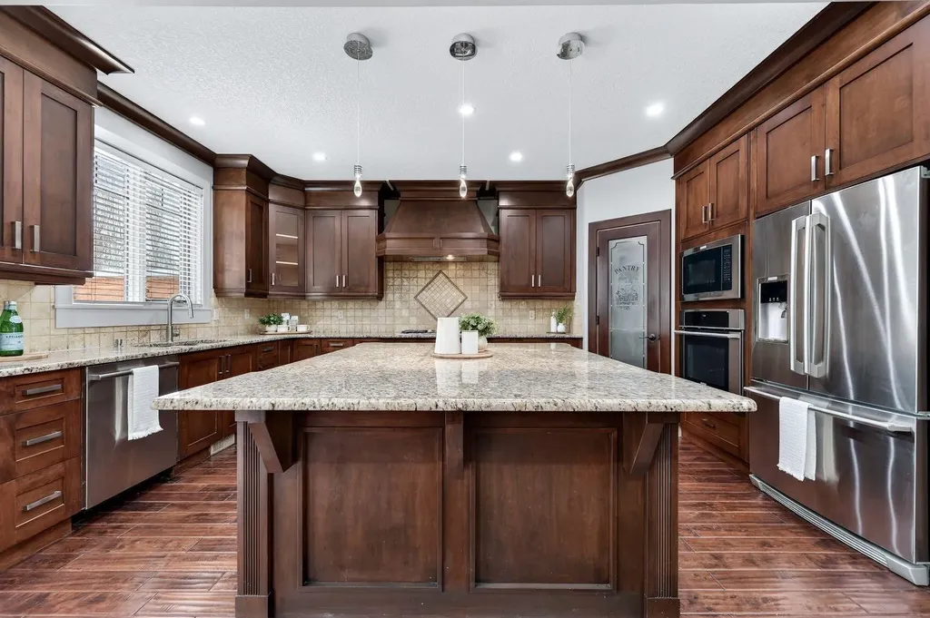 52 Wentworth Crescent SW Calgary AB T3H 0H1