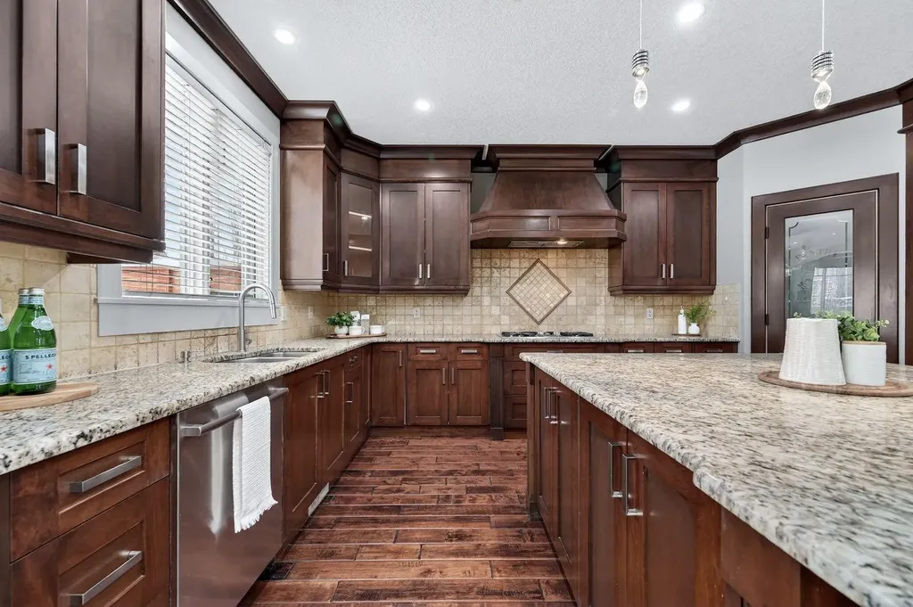 52 Wentworth Crescent SW Calgary AB T3H 0H1