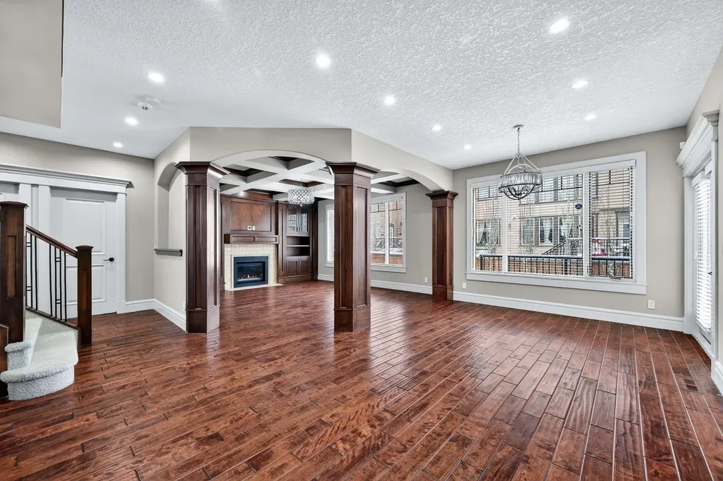 52 Wentworth Crescent SW Calgary AB T3H 0H1
