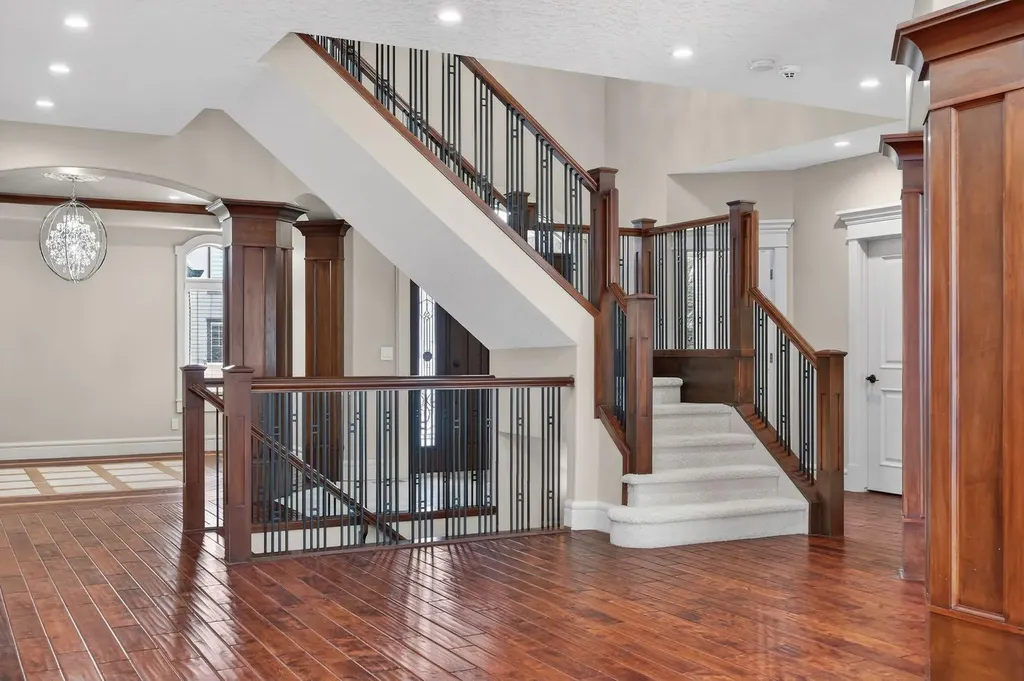 52 Wentworth Crescent SW Calgary AB T3H 0H1