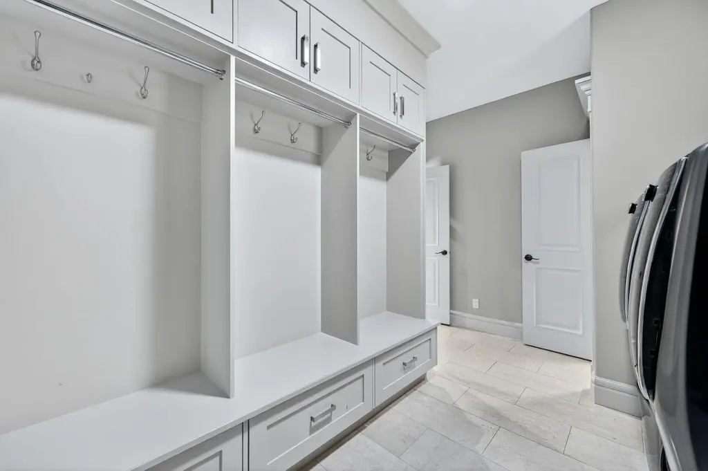 52 Wentworth Crescent SW Calgary AB T3H 0H1