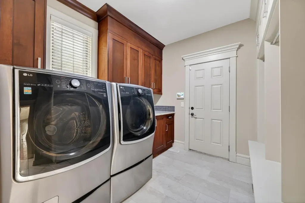 52 Wentworth Crescent SW Calgary AB T3H 0H1