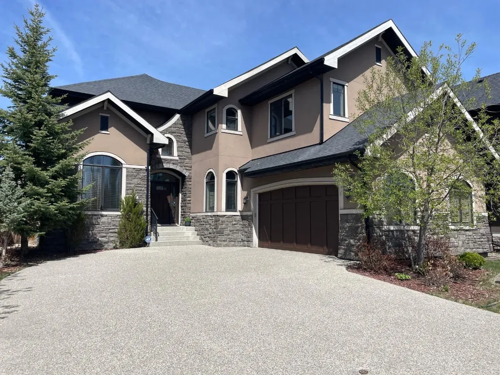 52 Wentworth Crescent SW Calgary AB T3H 0H1