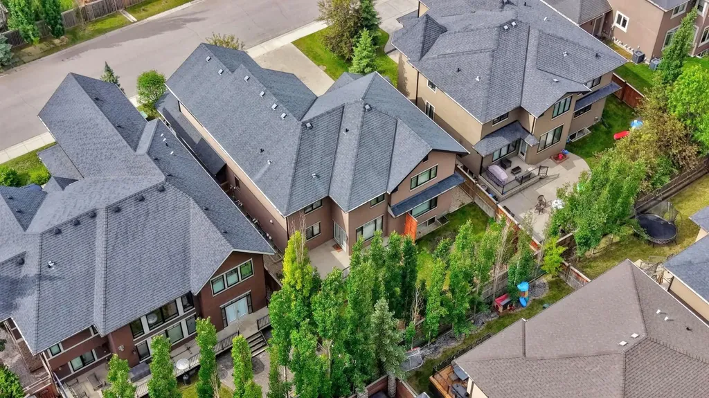 52 Wentworth Crescent SW Calgary AB T3H 0H1
