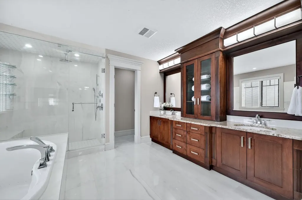 52 Wentworth Crescent SW Calgary AB T3H 0H1