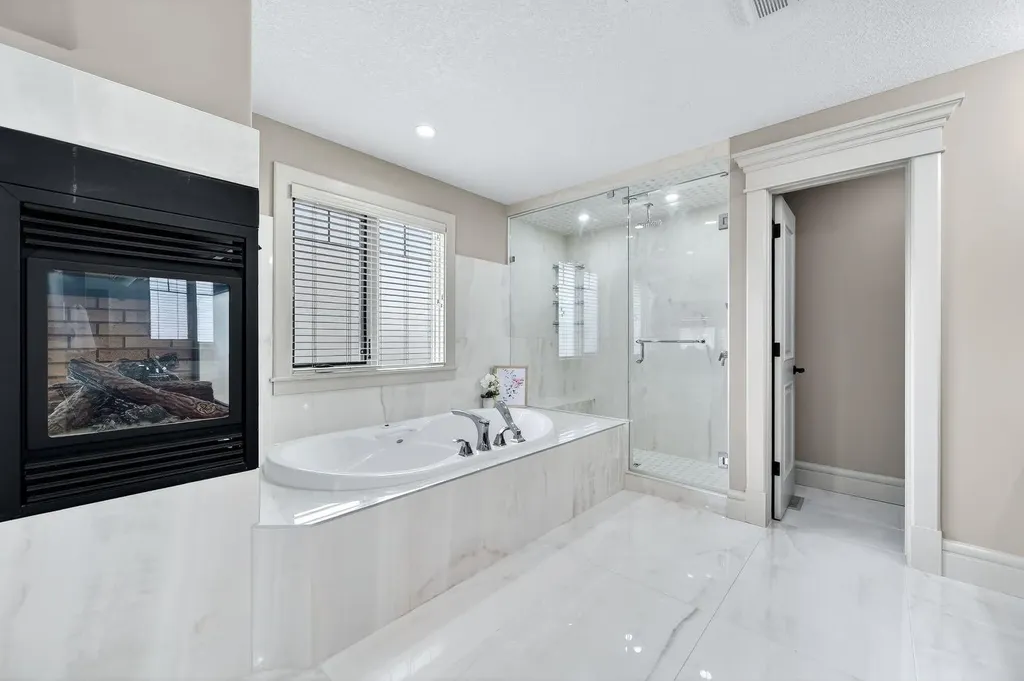 52 Wentworth Crescent SW Calgary AB T3H 0H1