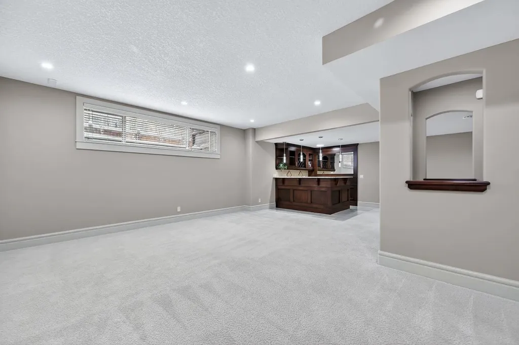 52 Wentworth Crescent SW Calgary AB T3H 0H1