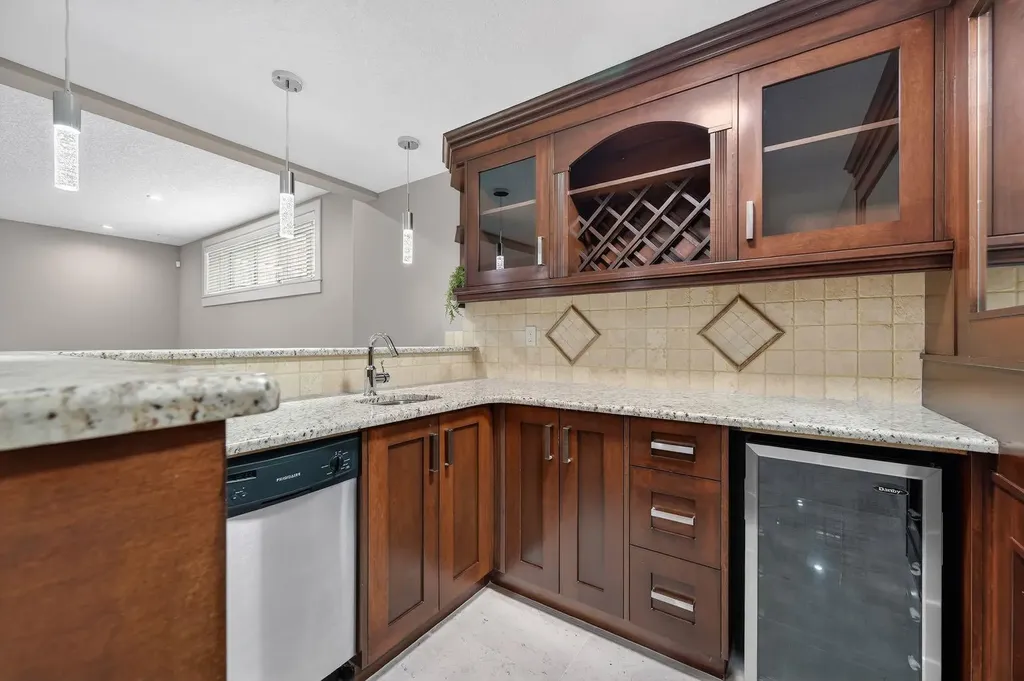 52 Wentworth Crescent SW Calgary AB T3H 0H1