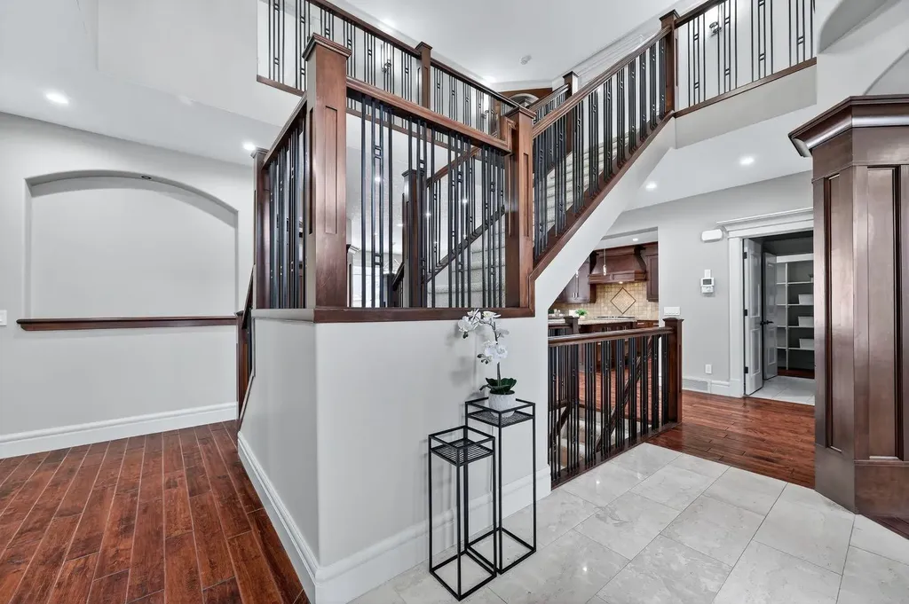 52 Wentworth Crescent SW Calgary AB T3H 0H1