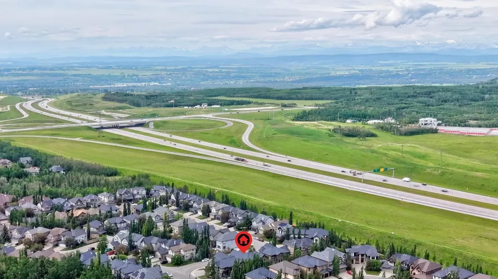 52 Wentworth Crescent SW Calgary AB T3H 0H1