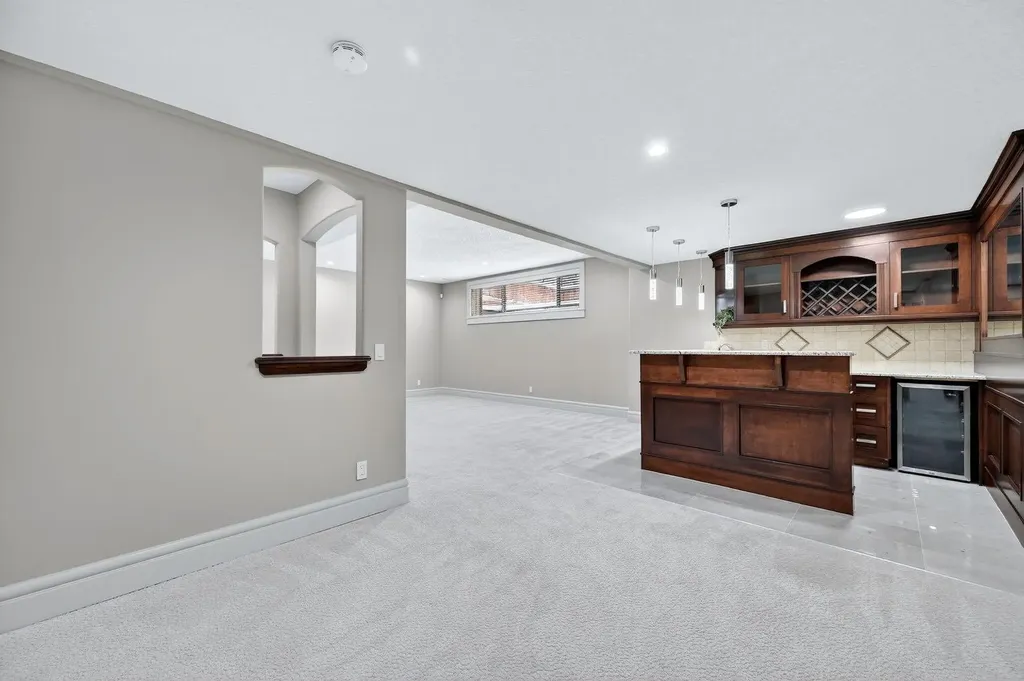 52 Wentworth Crescent SW Calgary AB T3H 0H1