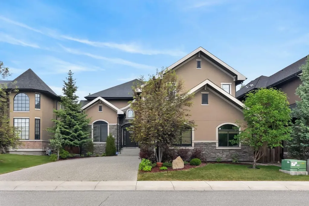 52 Wentworth Crescent SW Calgary AB T3H 0H1